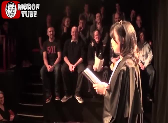 Video :Anne-Sophie Bajon, French actress, writes Le Pen and Macron a lovely little note